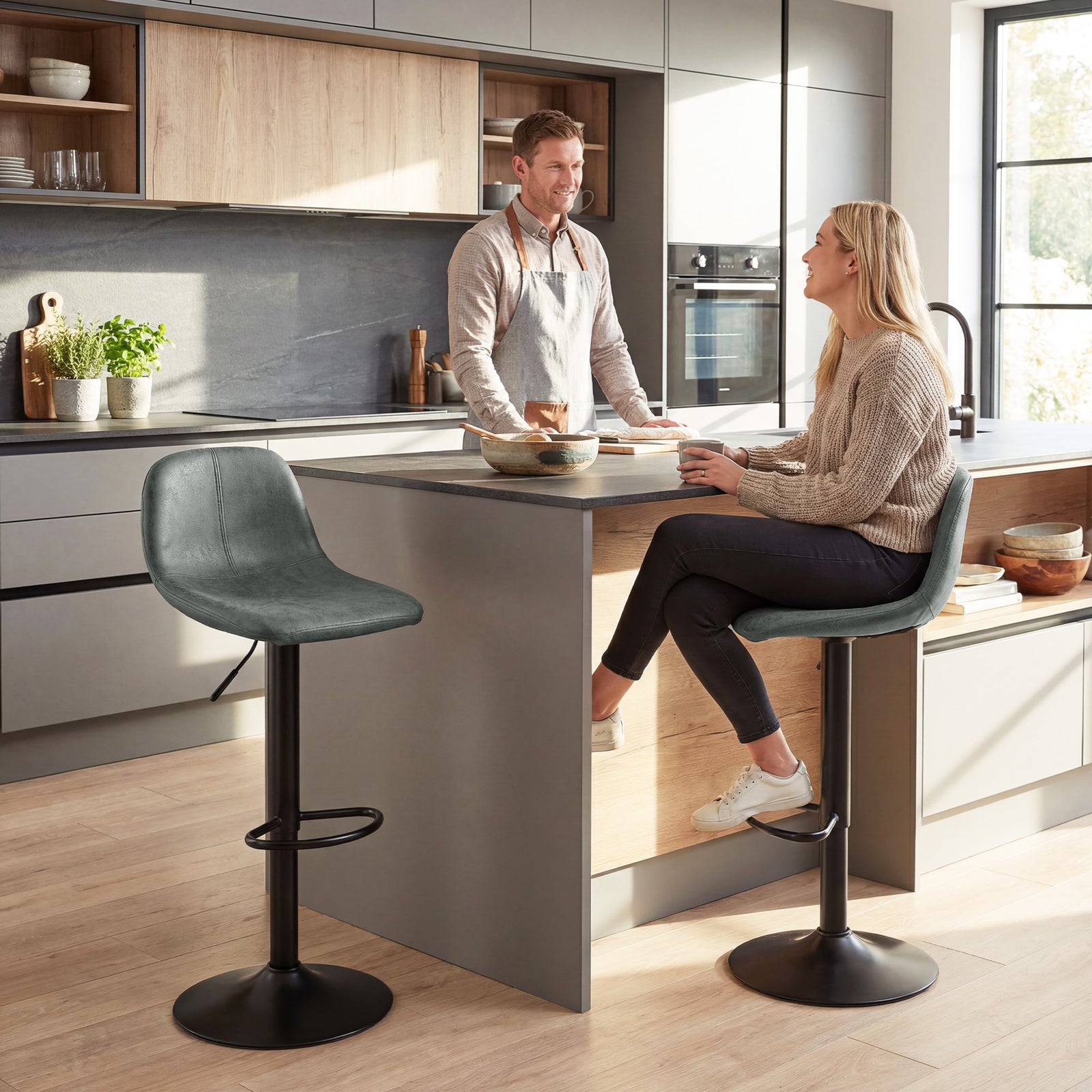 Bar Stools Set of 2, Modern Swivel Barstools with Footrest for Kitchen