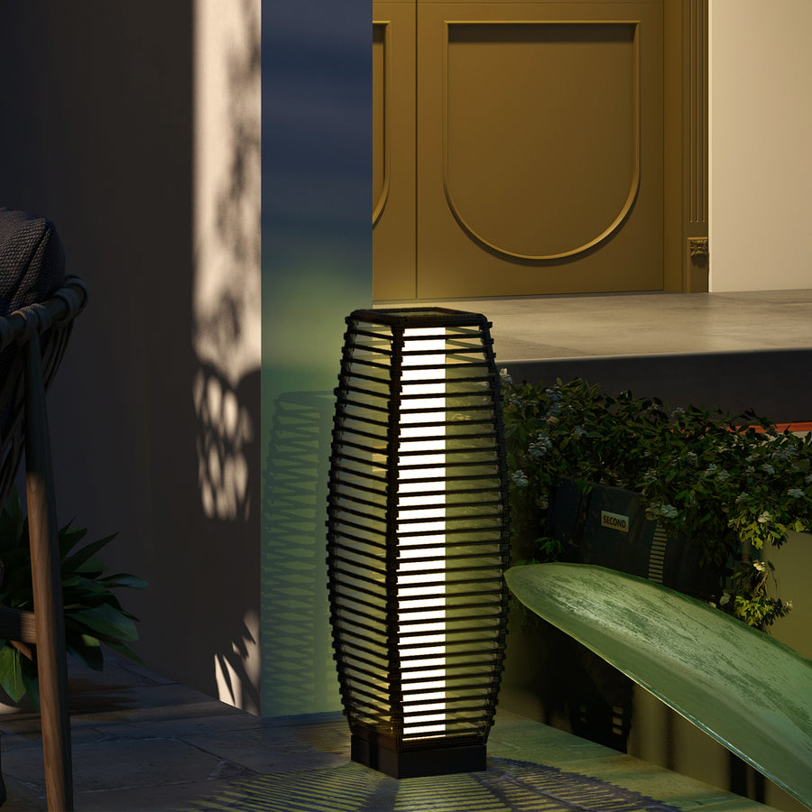 Rattan Solar Floor Lamp, 68cm Tall Outdoor Garden Lantern Pathway Light & Decorative Lighting with Auto On/Off LED Lights, IP44, for Porch, Yard, Courtyard, Deck, Brown