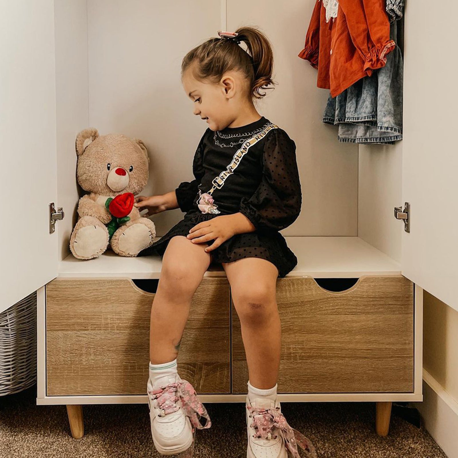 2-Door Clothes Wardrobe w/ Rail Shelf 2 Drawers Wood Feet Elegant Home Storage Organisation Furniture Dresses Coats Blankets Shoes White