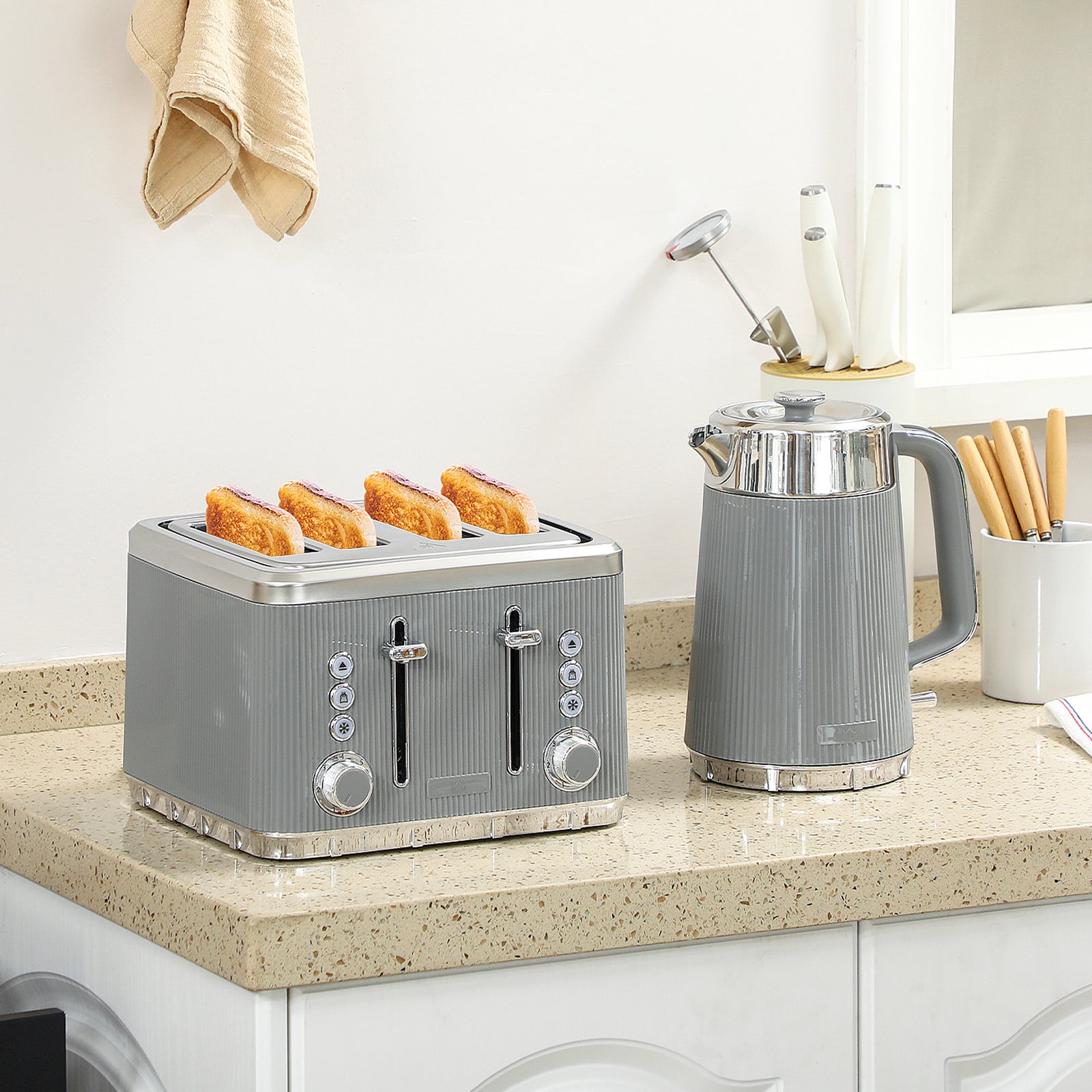 Electric Kettle and Toaster Set, 3000W 1.7L UK Strix Thermostat Rapid Boil Jug Kettle with Limescale Filter, Cool Touch Body, 4 Slice Toaster with 7 Browning Controls, Crumb Tray, Tan