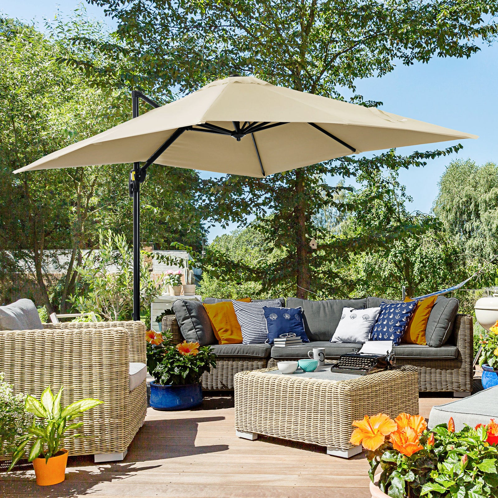 2.5 x 2.5m Patio Offset Parasol Umbrella Cantilever Hanging Aluminium Sun Shade Canopy Shelter 360° Rotation with Crank Handle and Cross Base, Cream White