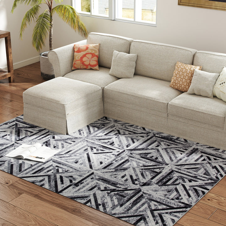 HOMCOM Modern Area Rug, Triangle Pattern Non-Slip Washable Rug, Chenille Floor Carpet for Living Room, Bedroom, Dining Room, Home Office, 230 x 160 cm, Black