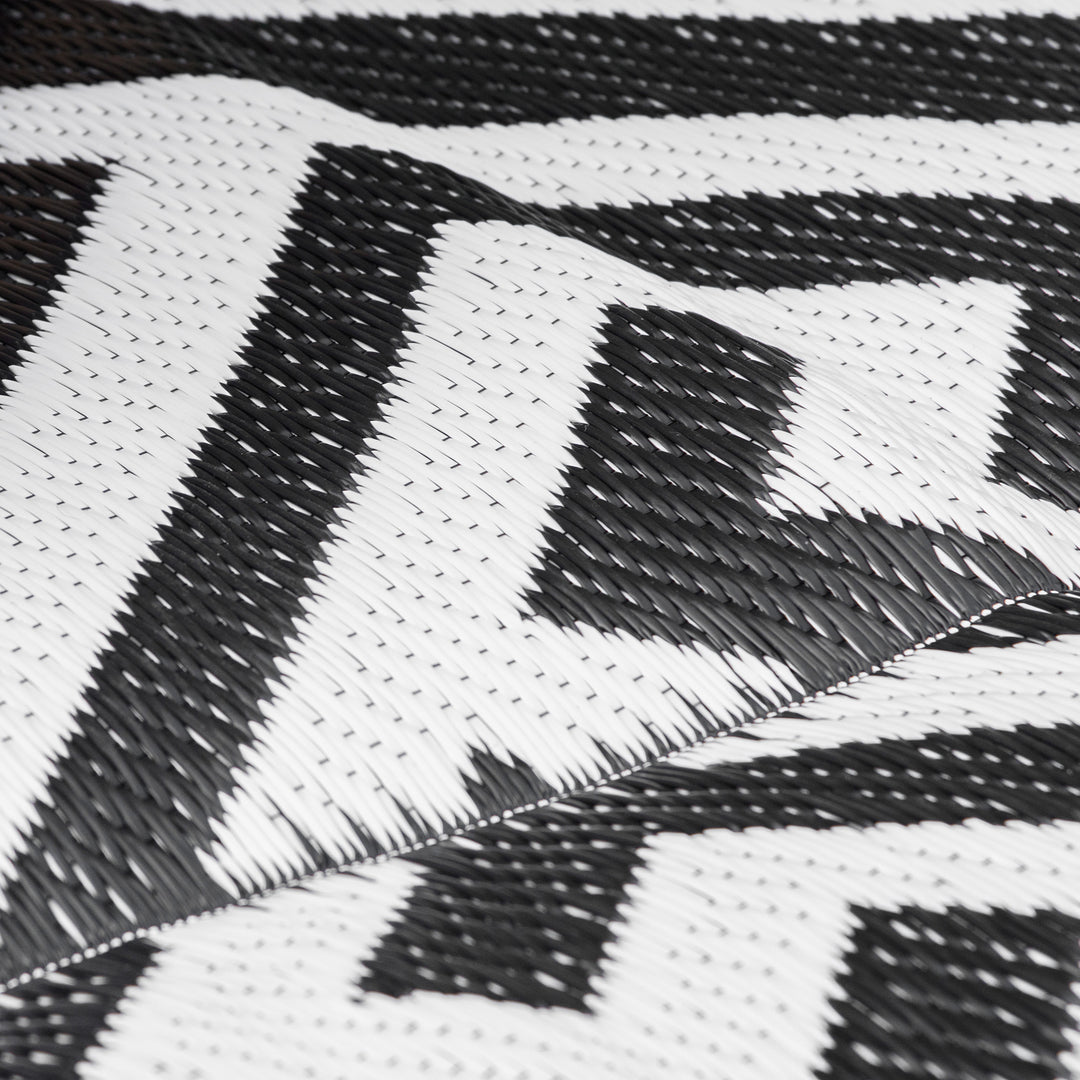 MCL 152 x 243 cm(5x 8ft) Outdoor Rug Reversible Mat Plastic Straw Rug Portable RV Camping Mat for Garden Deck Picnic Indoor, Black & White