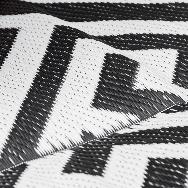 MCL 152 x 243 cm(5x 8ft) Outdoor Rug Reversible Mat Plastic Straw Rug Portable RV Camping Mat for Garden Deck Picnic Indoor, Black & White