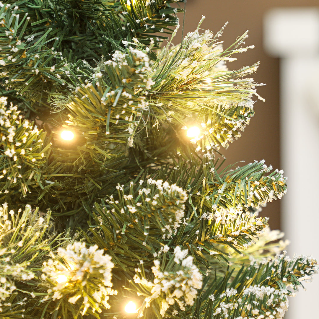 HOMCOM 60 cm Prelit Small Christmas Tree, Snow Flocked Tabletop Mini Xmas Tree with 35 LED Lights, Pine Cones and Linen Cover Base, Battery Operated, Green