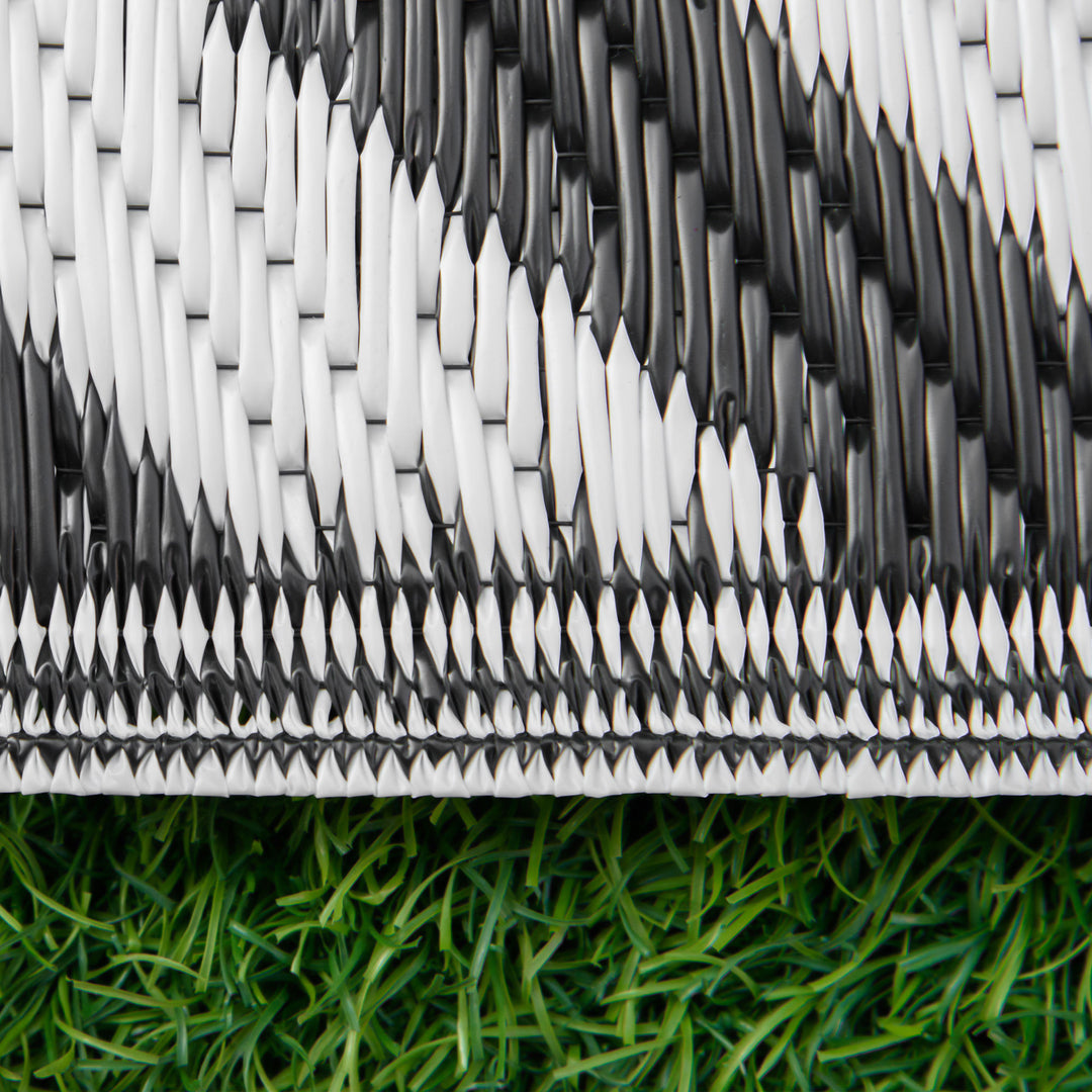 MCL Outdoor Rug Reversible Mat Plastic Straw Rug Portable RV Camping Mat for Garden Deck Picnic Indoor, 121 x 182 cm (4 x 6 ft), Black & White