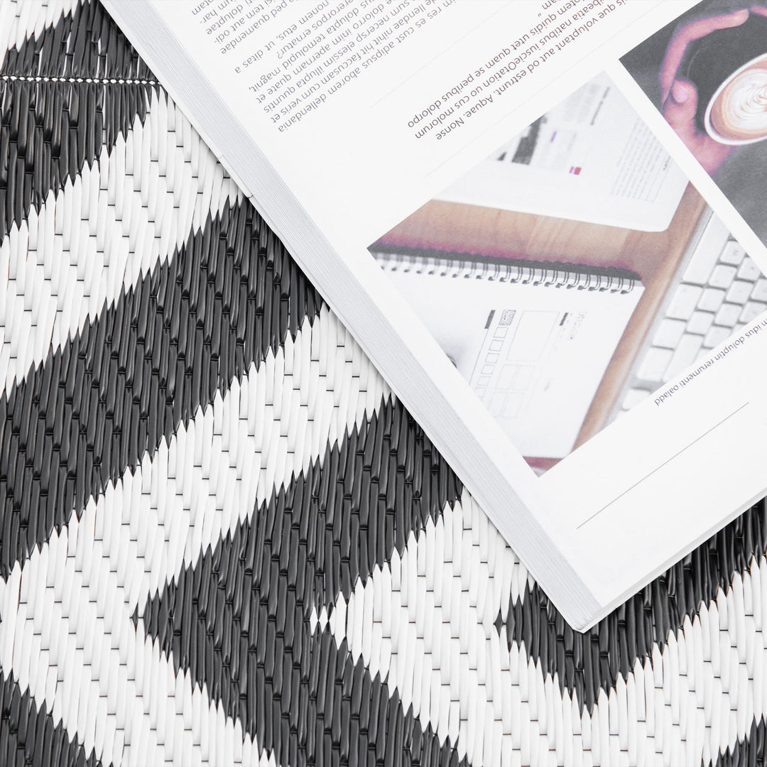 MCL Outdoor Rug Reversible Mat Plastic Straw Rug Portable RV Camping Mat for Garden Deck Picnic Indoor, 121 x 182 cm (4 x 6 ft), Black & White