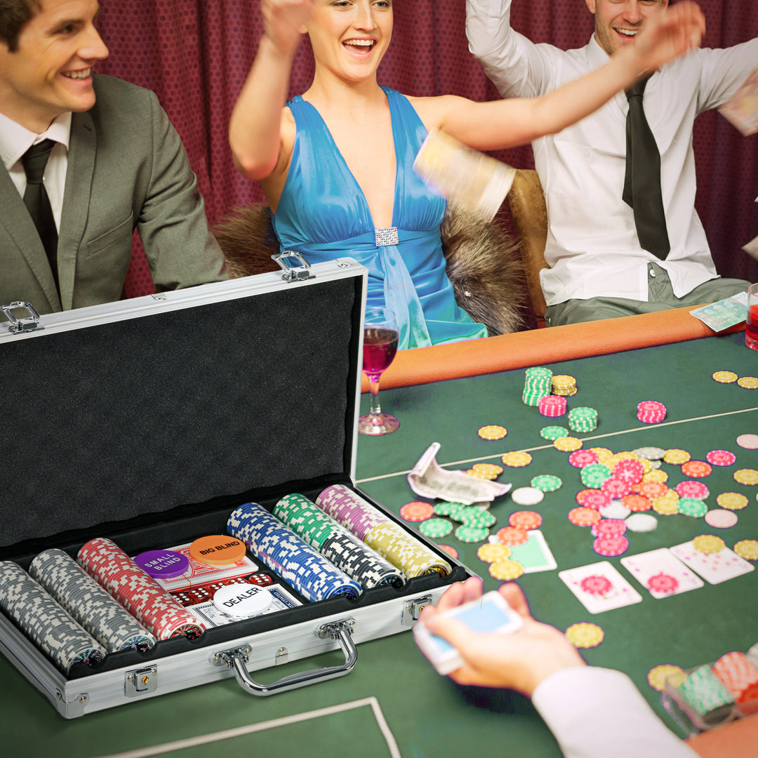 500-Piece Poker Chips Set, Poker Set with Mat, Chips, Two Card Decks, Dealer, Five Dices